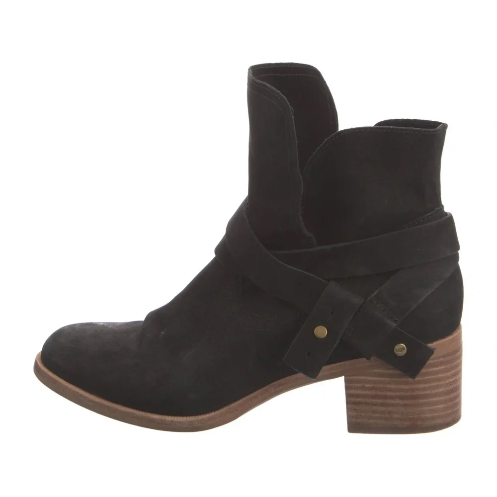 UGG Women's Elora Winter Boot, Black